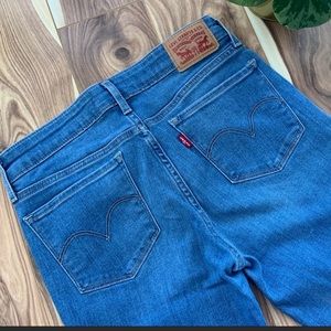LEVI’S | strechy skinny jeans mid wash size 27